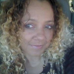 Meet your Posher, Lora